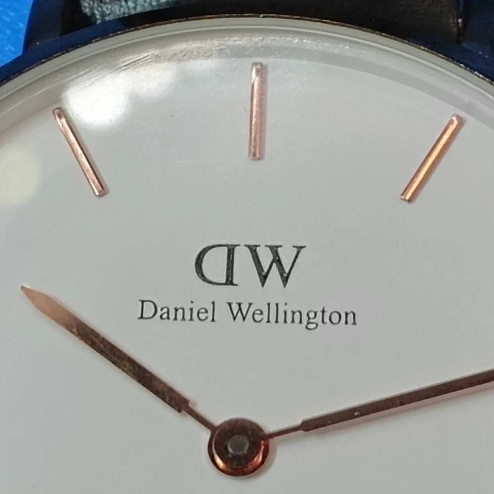 2019 Daniel Wellington Gold Sheffield Petite 32mm Women's/Unisex Quartz Watch